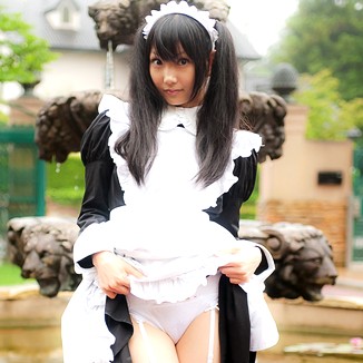 Cosplay Maid